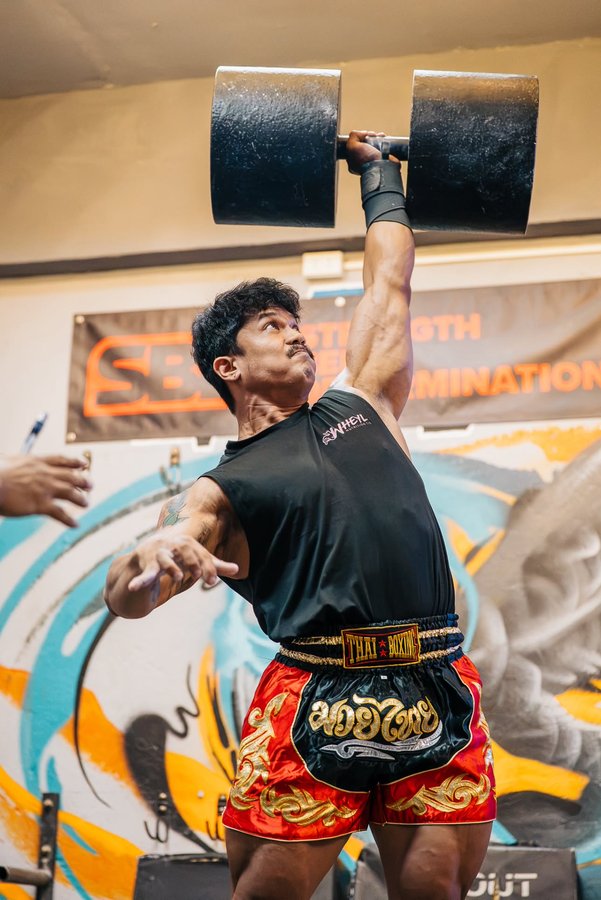 Prist Villanueva competing overhead